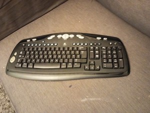 Logitech Kabellose Tastatur - OHNE DONGLE. batteriebetrieben. qwerty pc tastatur