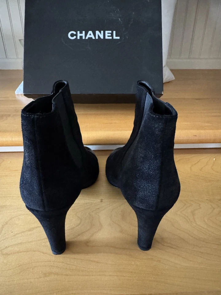 香奈儿 G28459Y05930 短黑色麂皮绒和漆皮短靴 41.5 — 第 3/4 张图片