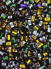 🎞️ Lot of 25 Empty 35mm Film Canisters – Mixed Brands (Kodak, Fujifilm, Etc) 