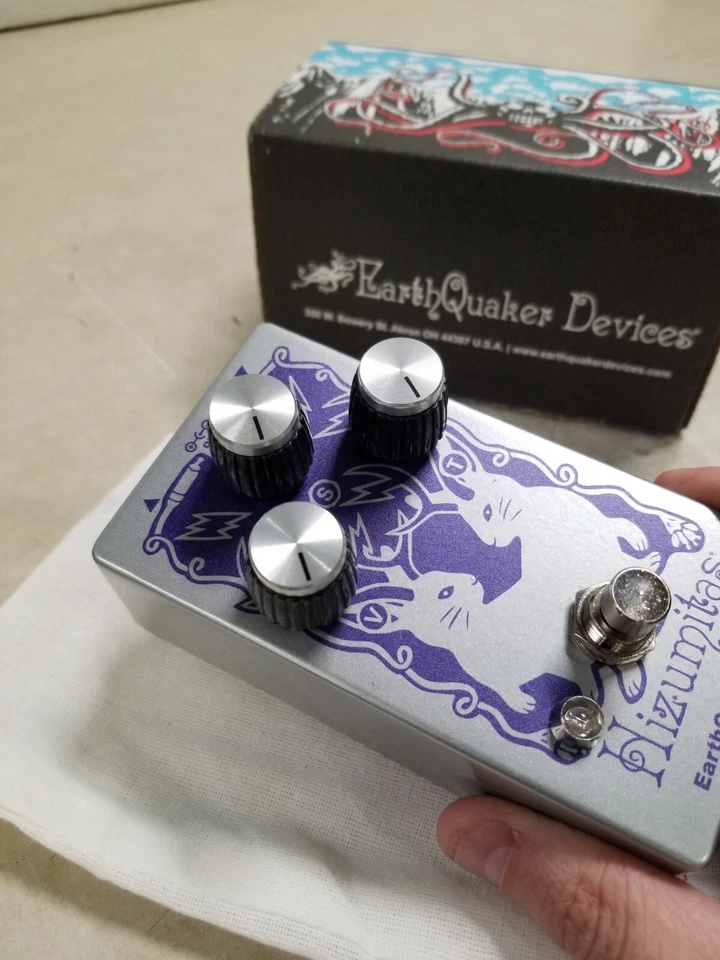 Pedal Earthquaker Devices Hizumitas Fuzz Sustainar Foto 2 de 4