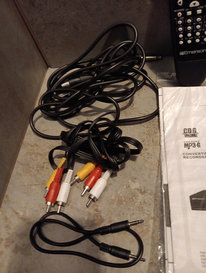 Emerson Karaoke Machine Player GQ100 Microphone Remote Manual Private