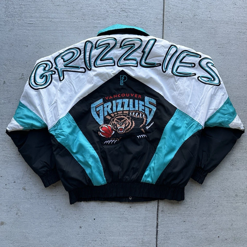 Jugador profesional de los Vancouver Grizzlies de colección de los 90 por Daniel Young Crazy Back Hit mediano Foto 2 de 4