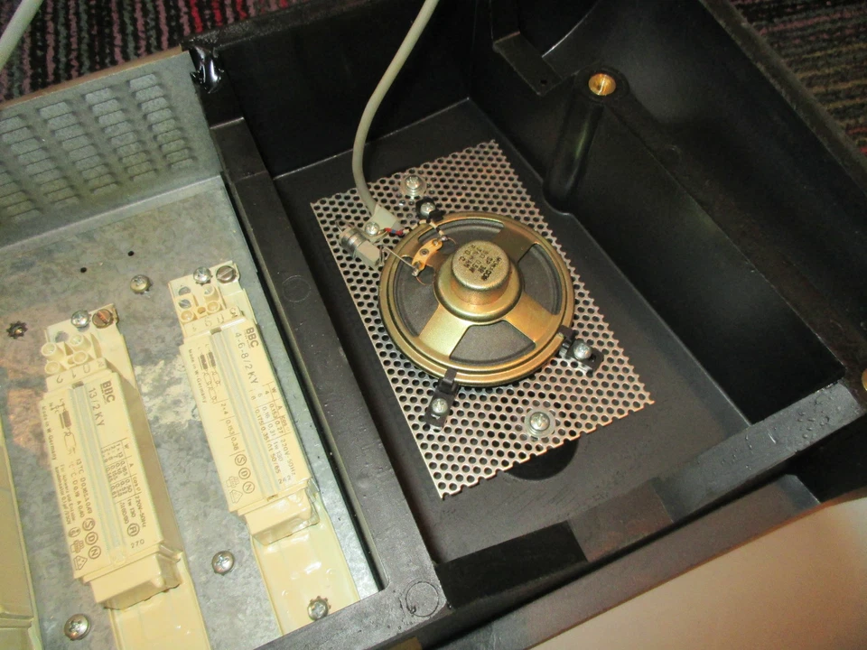 NSM FIRE COUNTRY CAJA DE PARED CABINA SUPERIOR. LÁMPARA, MONTAJE DE LASTRE DE LUZ Y ALTAVOZ, GUC Foto 3 de 4