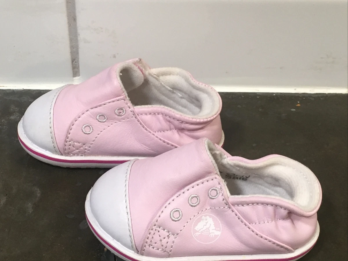 Toddler girl s Crocs shoes size 3 pink