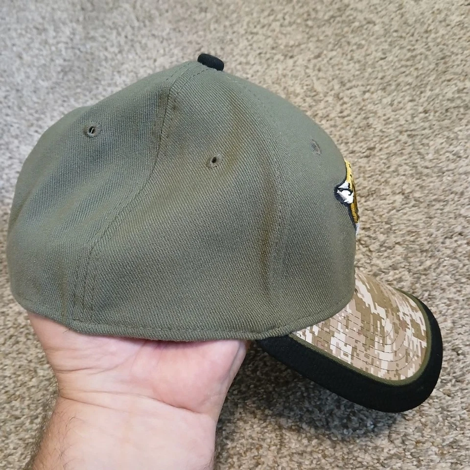 New Era 39THIRTY Salute to Service Jacksonville Jaguars NFL Sombrero Niños Talla M/L Foto 3 de 4