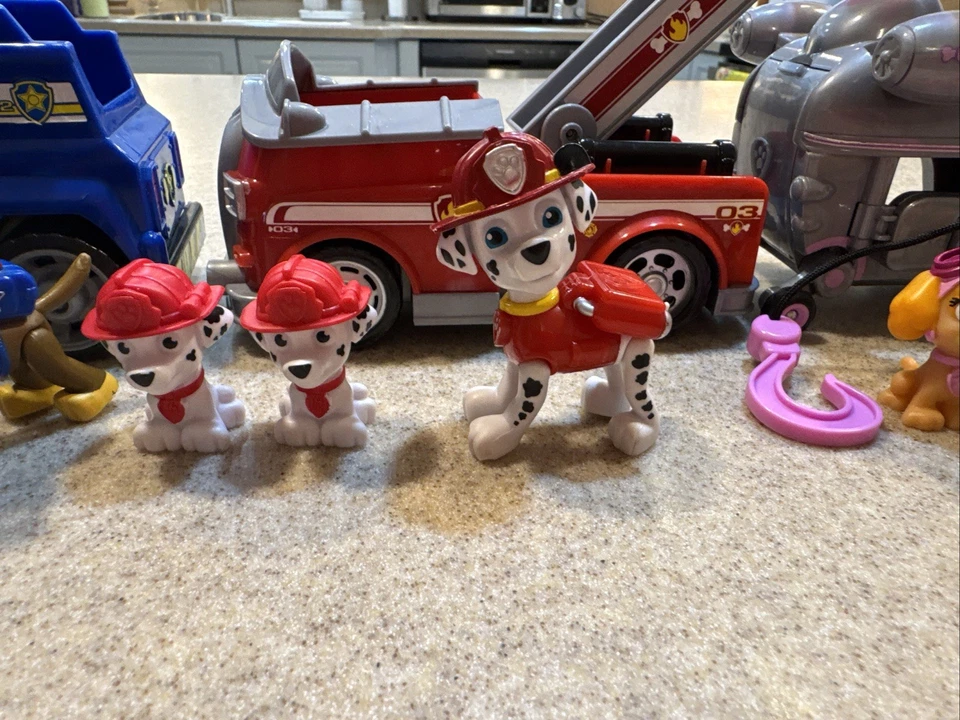 Paquete Paw Patrol 3 Vehículos y 9 Figuras Camión de Bomberos Policía Helicóptero Foto 3 de 4