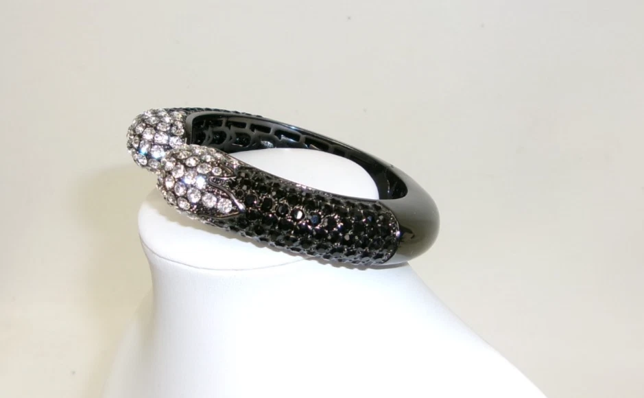 Brazalete Joan Boyce Cristal Swarovski Negro Foto 2 de 3