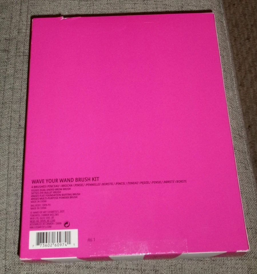 Kit de cepillo MAC Wave Your Wand sombra de ojos facial cejas bolsa en polvo NUEVO Foto 2 de 4