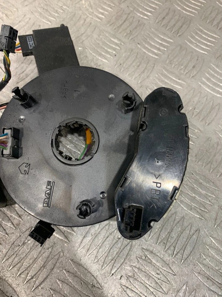 2007 DAF XF INDICATOR STALKS WITH SQUIB RING 1892960 1864886 #2 — 第 3/4 张图片