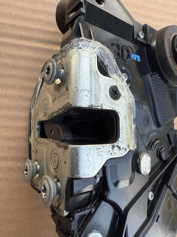 05-10 MD-4 Cerradura puerta delantera izquierda Toyota Yaris 2 II (P9) USADA PROBADA OEM Foto 2 de 4