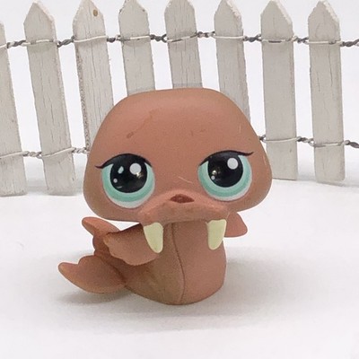   Littlest Pet Shop Walrus #977 Special Edition Pet  LPS Sassiest Teal Eyes