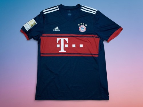 Fan-Sammlerstück: Von FC Bayern-Legenden signiertes Trikot