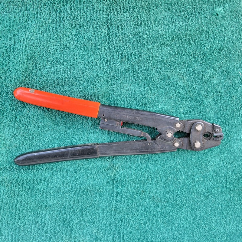 T &B ENGINEERED WIRE CONECTOR CRIMP TOOL 12-18 Ga. #WT 2310 MADE IN SWEDEN