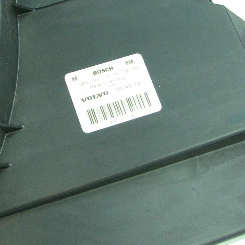 04-09 Conjunto de ventilador de refrigeración eléctrico Volvo S60 V70 XC70 S80 30749759 Foto 2 de 4