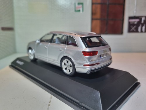 Audi Q7 Silver 1:43 Scale 4x4 V8 4.2 2015 Diecast Detailed Model Spark - Picture 5 of 10