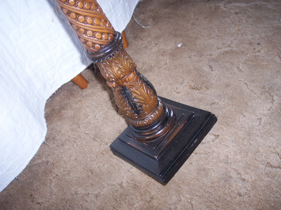 Soporte para plantas ornamentado con tapa de vinilo negro (PS-174) Foto 3 de 4