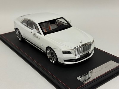 1/18 DF Rolls Royce Spectre in White limited 51 pieces on a black