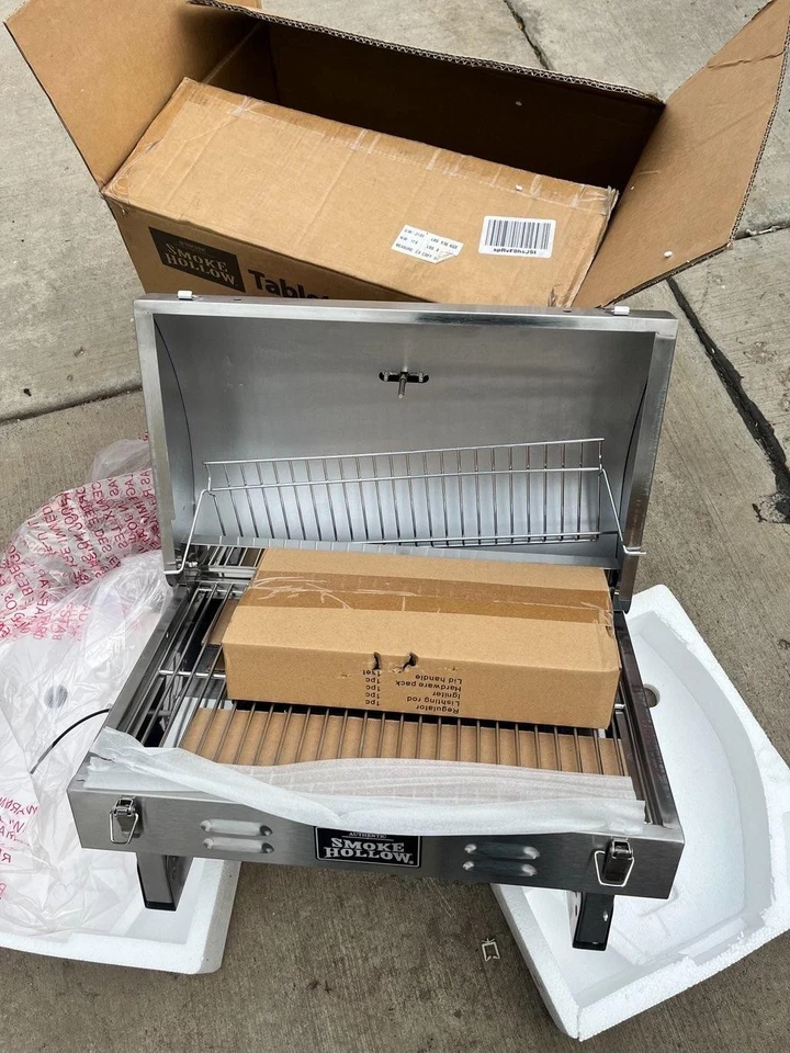 Parrilla de mesa de acero inoxidable propano Smoke Hollow SH19030819 PT300B plateada Foto 2 de 4