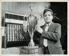 1970 Press Photo Spelling Bee Winner John Hudson with Trophy in Detroit