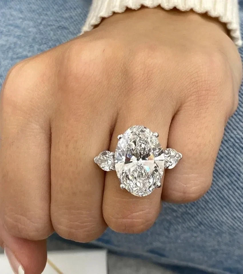 Anillo de diamantes blancos tratados con certificación de 13 quilates con detalles de diamantes, plata 925 Foto 3 de 4