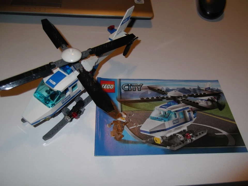 LEGO City 7741 Police Helicopter, foto 1 di 5