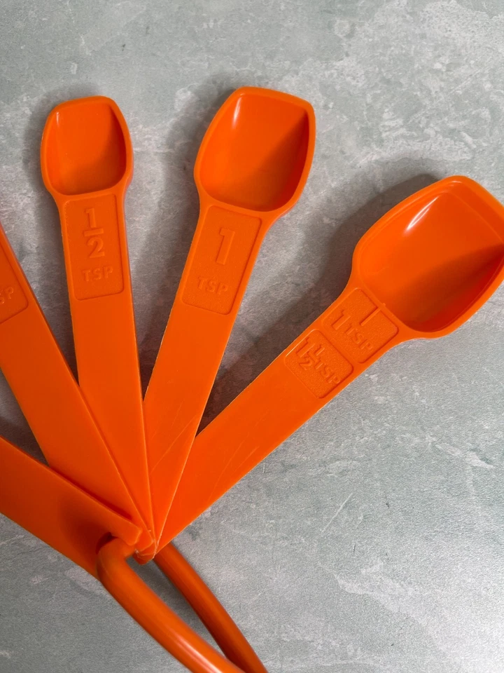 Juego de 6 cucharas medidoras Tupperware vintage naranja con anillo en D Foto 3 de 4