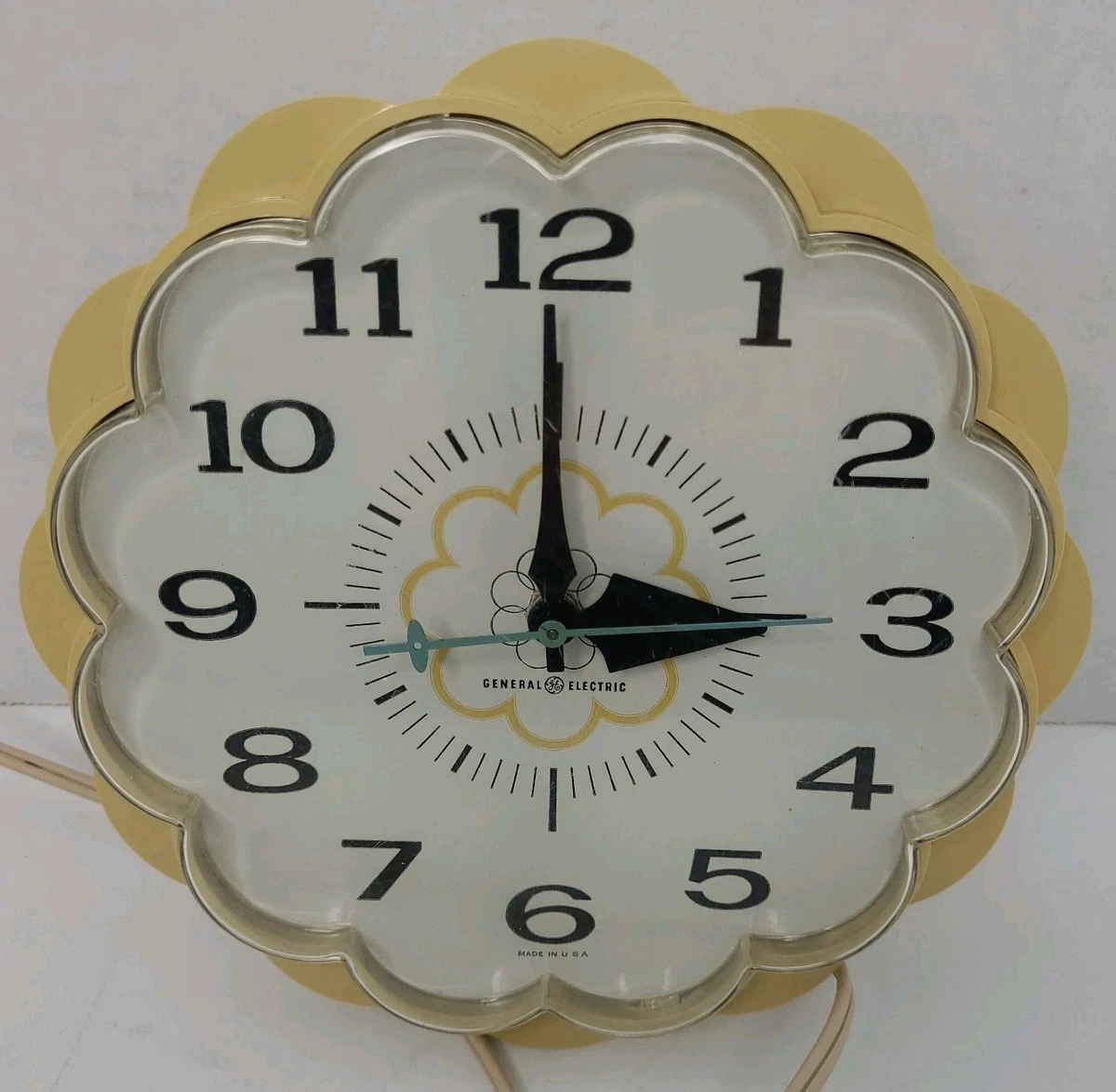 Vintage Round Wall Clock In Collectible Wall Clocks 1930-1969 for