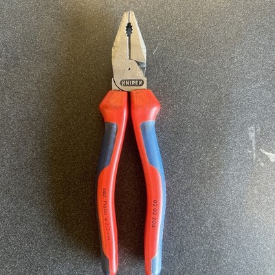 Knipex 8'' Lineman's Combination Pliers w Comfort Grips High Leverage 0202200