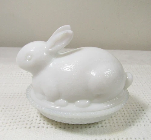 Vintage Imperial Opalescent White Milk Glass Bunny On Nest Candy/Trinket Dish