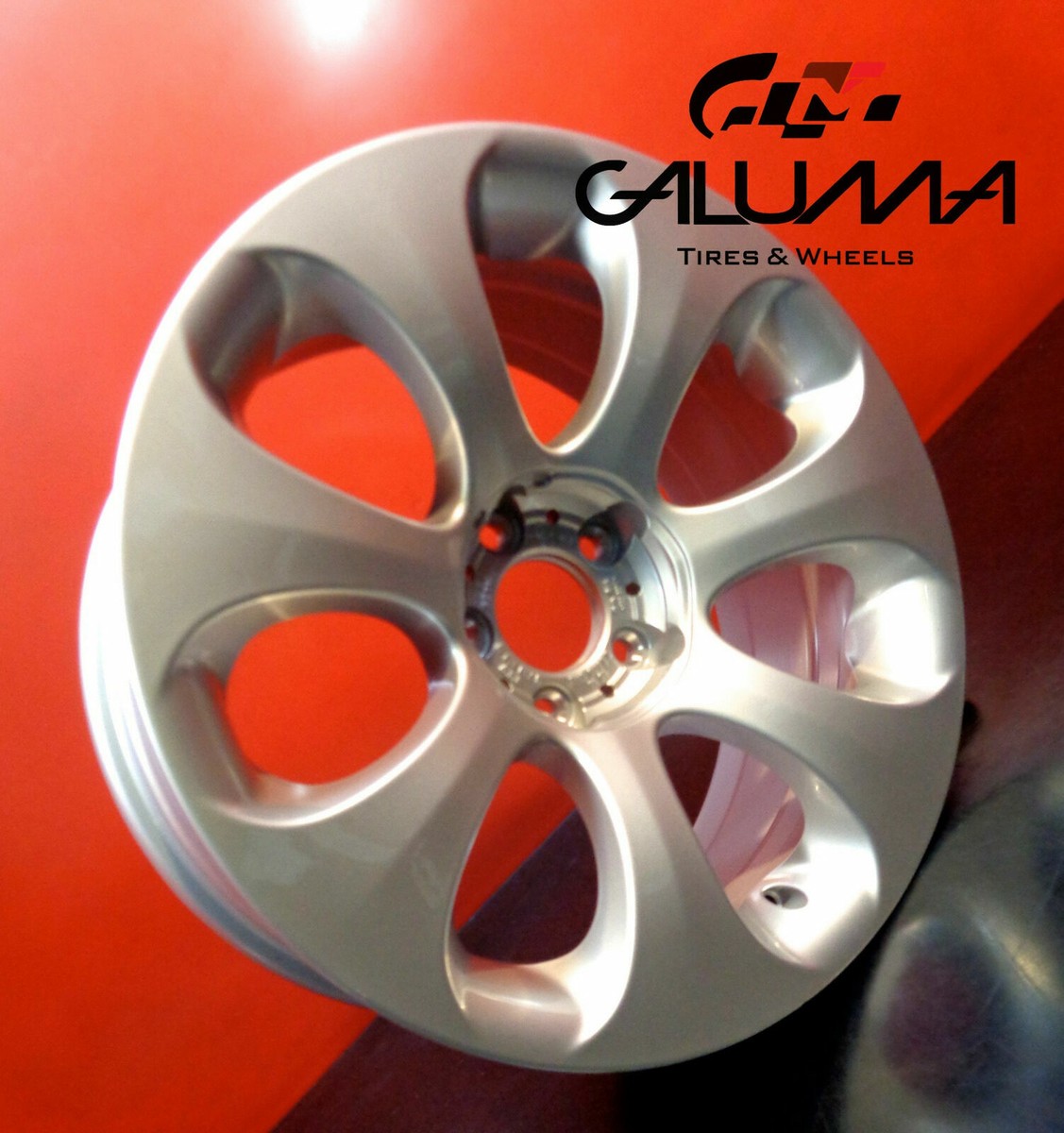 ONE NEW OEM Genuine 19 