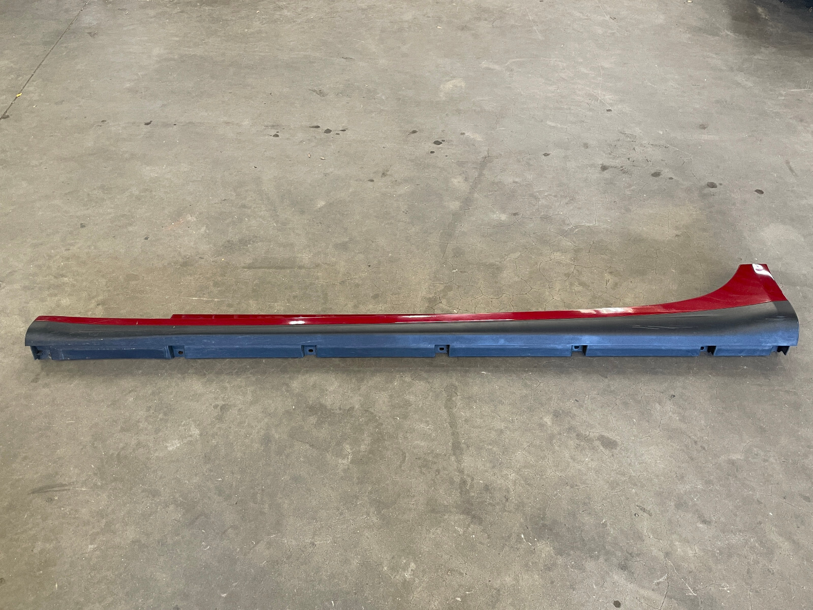 14-17 Maserati Ghibli S Left Side Skirt Rocker Panel Molding Trim Red 1504 OEM