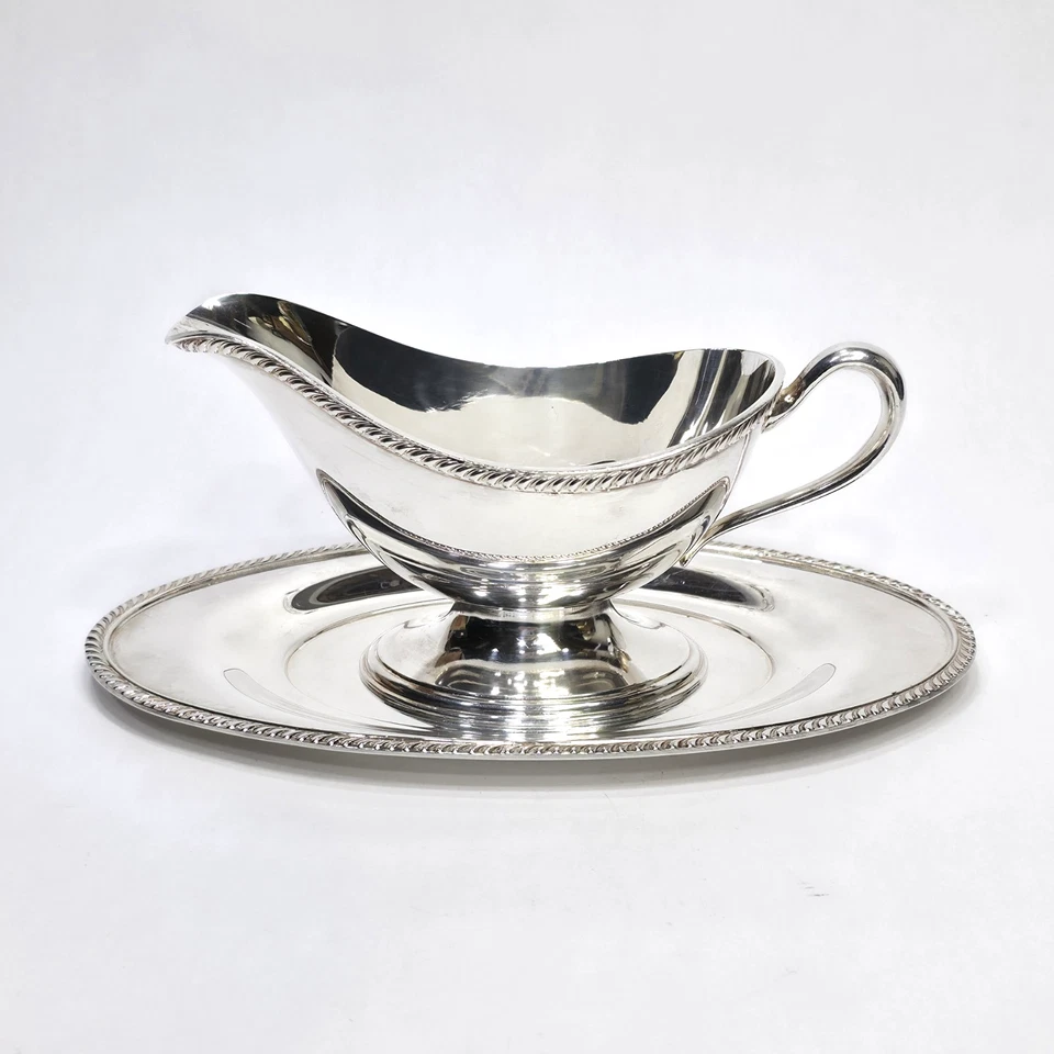 Vtg Fiesta Oneida Ltd 2pc Silver Plate Gravy Boat And Under Plate Dish Tray - Image 2 of 4