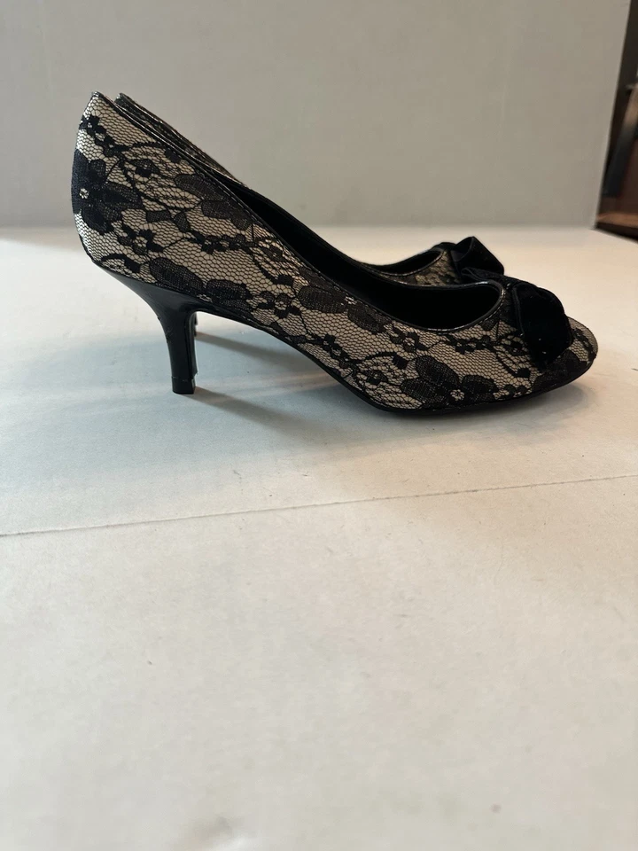 Fioni Women Black Laced Kitten Heel Shoe US Size 7.5 - Image 3 of 4