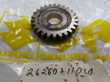 nos SUZUKI T350 GT250 T20 KICK STARTER IDLE GEAR OEM NOS 26260-11000
