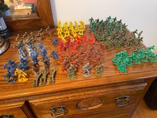 1950's Lot of 111 Plastic Soldiers Indians