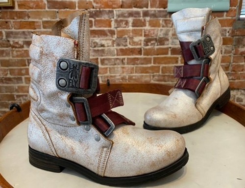 White Leather Stif Buckle Mid Boots 
