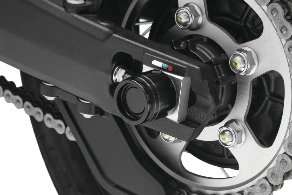 Черные ползунки для задней оси Kuryakyn Lodestar 3824 - Изображение 2 из 3