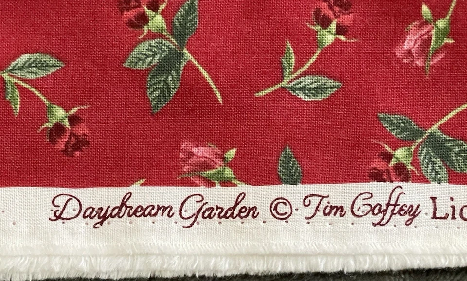Tela roja Wilmington Prints Daydream Garden Roses 1 yarda X 43 pulgadas de ancho Foto 2 de 4