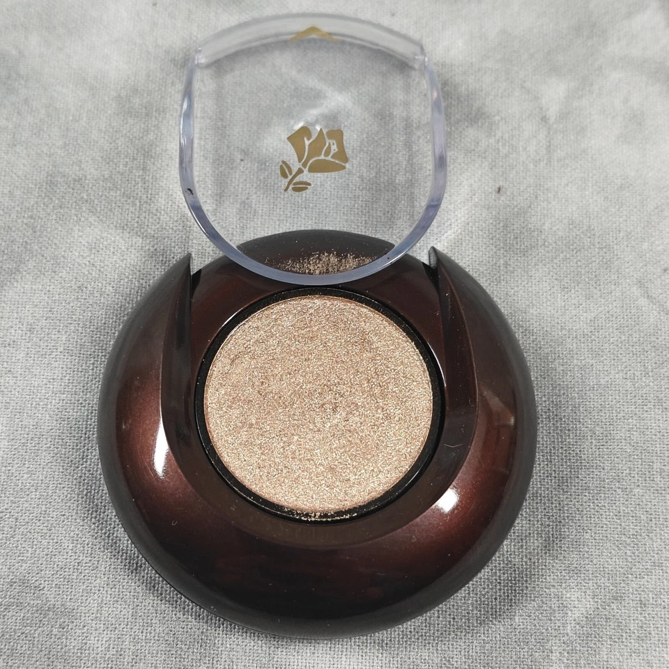Elegante Maquillaje Compacto Dorado Iluminador Doble Acabado Lancôme Foto 2 de 4