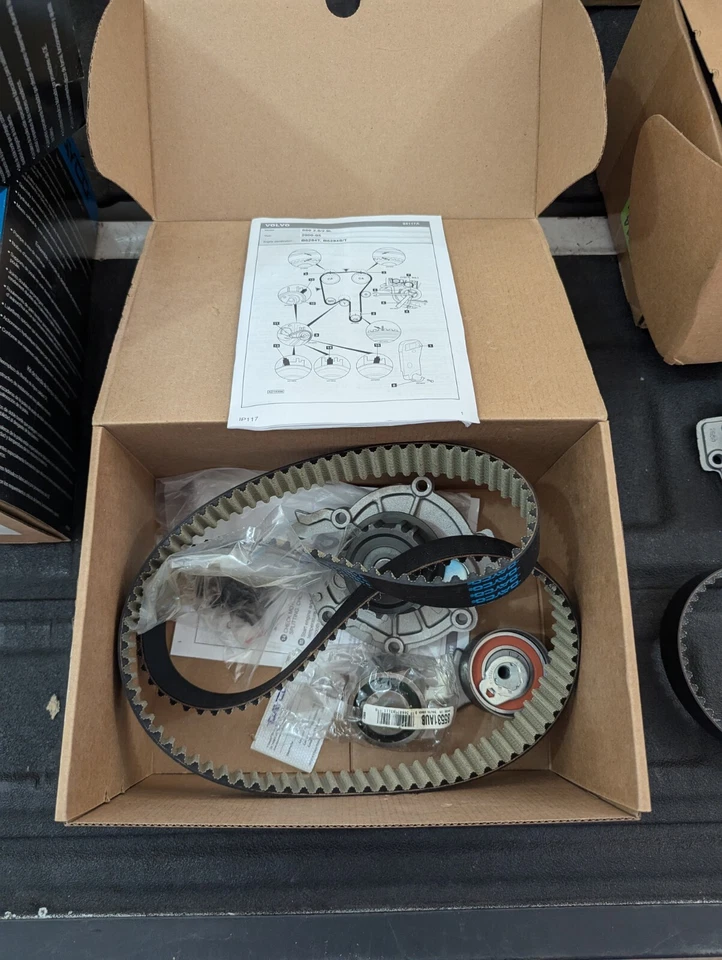 Kit de correa de distribución de motor Dayco WP319K1A con bomba de agua para 00-02 Volvo S80 Foto 2 de 3