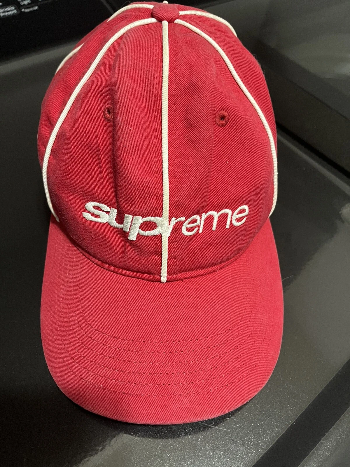 Casquette chapeau rouge blanc SUPREME originale AUTHENTIQUE