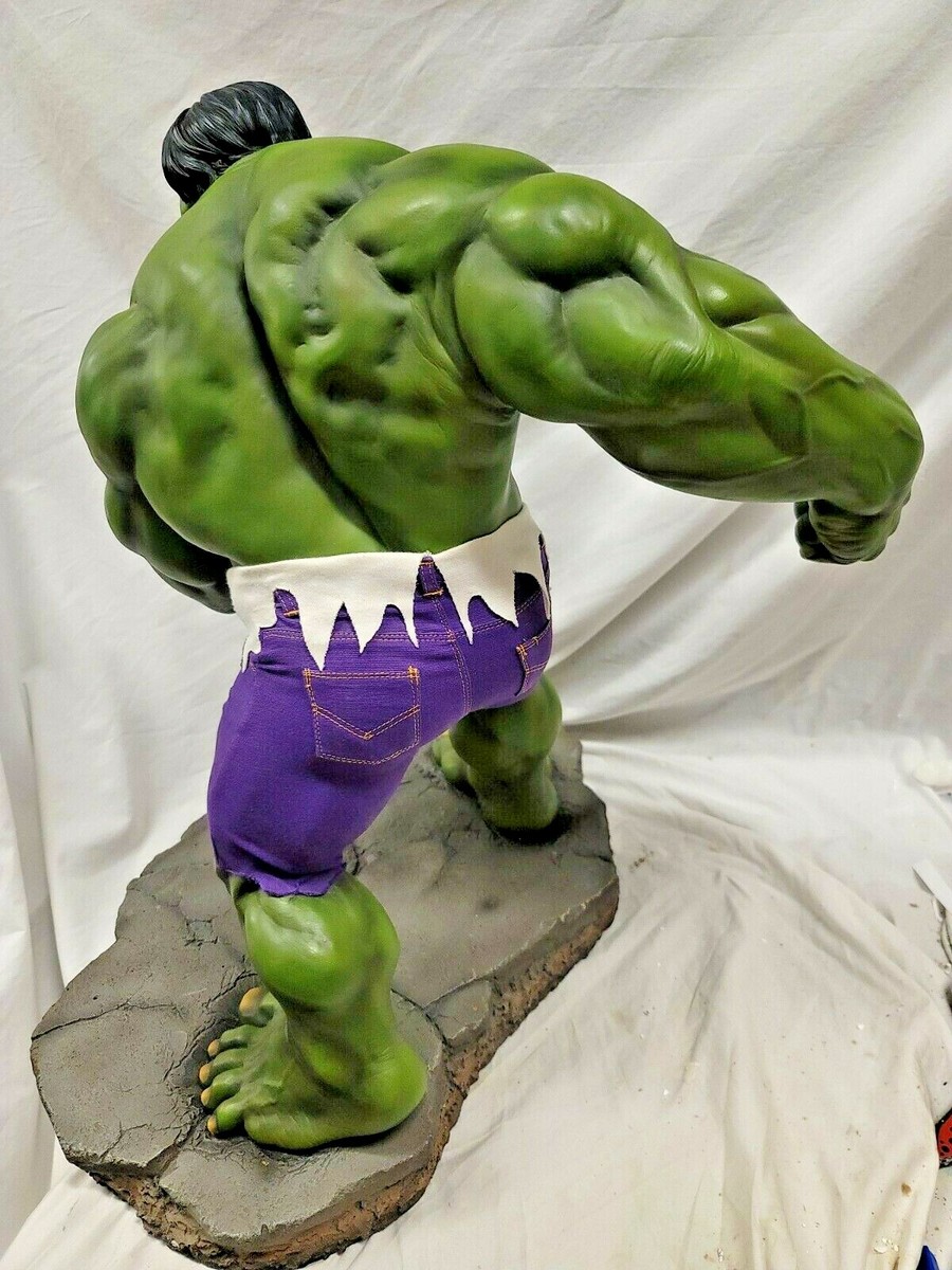Sideshow INCREDIBLE Hulk PREMIUM FORMAT FIGURE STATUE Red