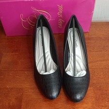 Easy Street Women  s Fabulous Pumps Black Croco 9.5M