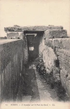 30 NIMES L AQUEDUCT SUR LE PONT DU GARD