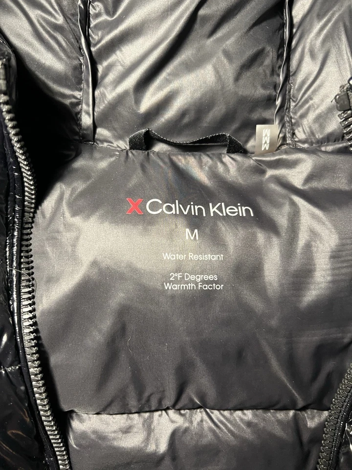 Abrigo acolchado Clavin Klein para hombre talla M negro brillante Foto 2 de 4