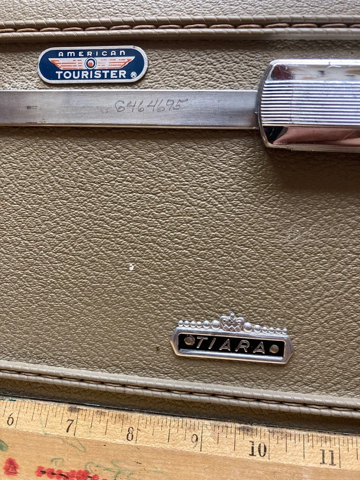 1960's American Tourister Tiara Beige Train Case Carry On With Mirror - Image 3 of 4