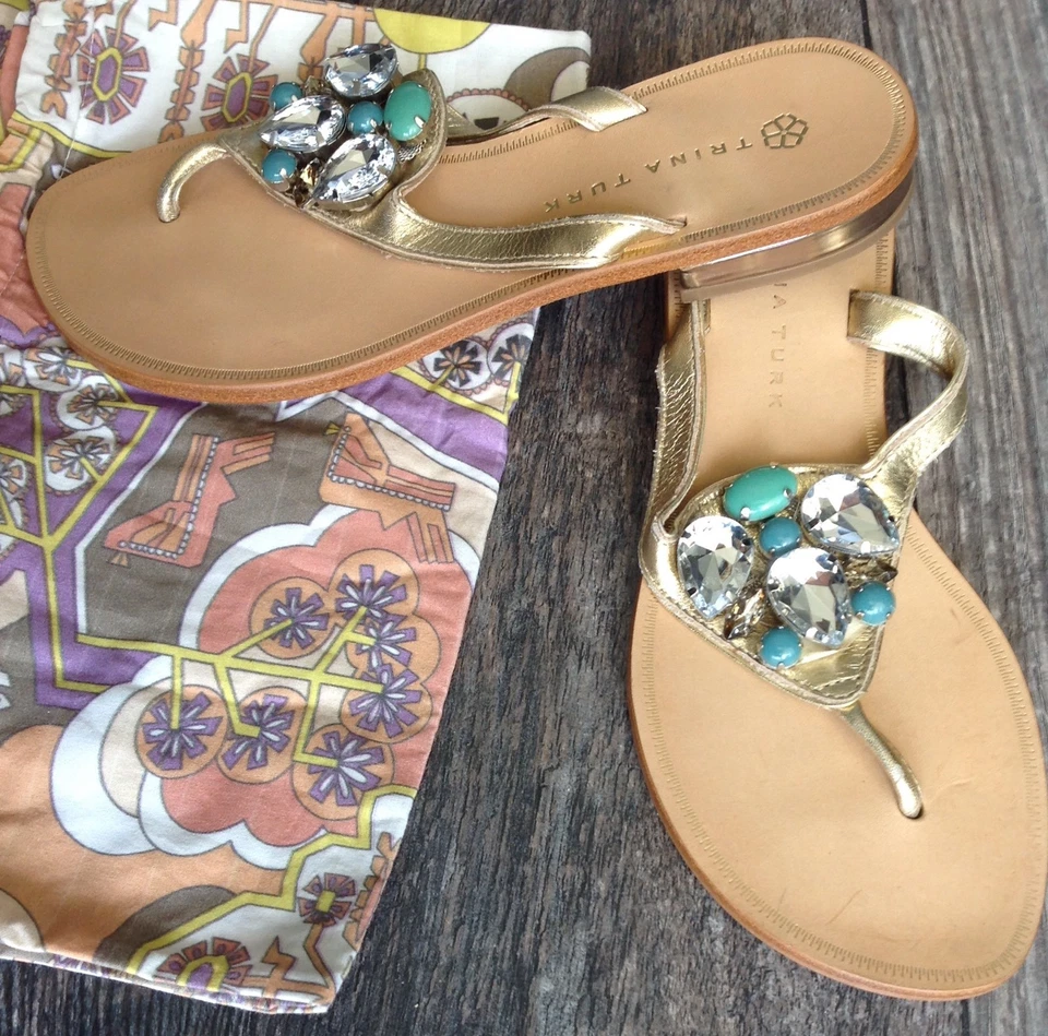 Sandalias Trina Turk Chanclas Doradas Con Piedras 6 M Nuevas $258 Foto 4 de 4