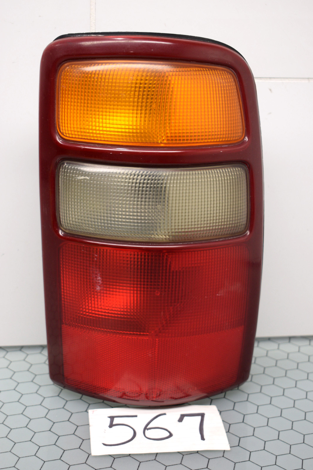 00 01 02 03 04 05 06 Tahoe PASSENGER Side Tail Light Used Rear Lamp #567-T