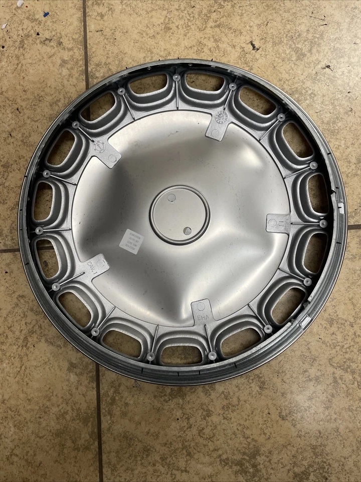 Cubierta de rueda base chasis comercial Buick LeSabre original GM 1992-1999 25551430 Foto 3 de 4