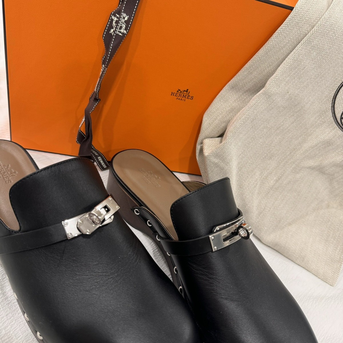 HERMES EUC Women Black Leather Carlotta Clog size EU 41 HERMES EUC Women Black Leather Carlotta Clog size EU 41